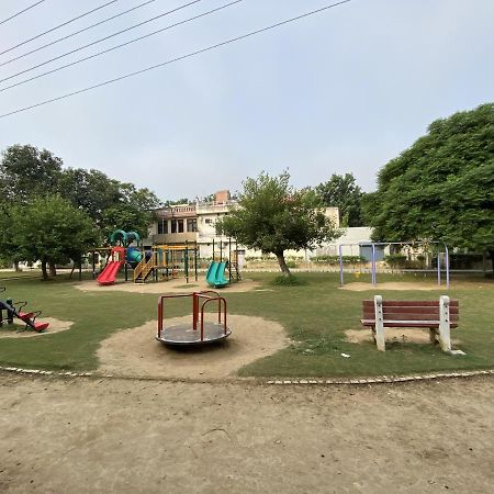 Homestays Лудяна Екстериор снимка
